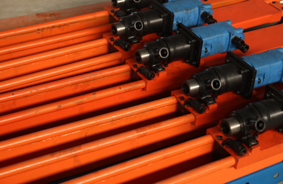 探瓦斯鉆孔，架柱式液壓回轉(zhuǎn)鉆機(jī)需要這么干